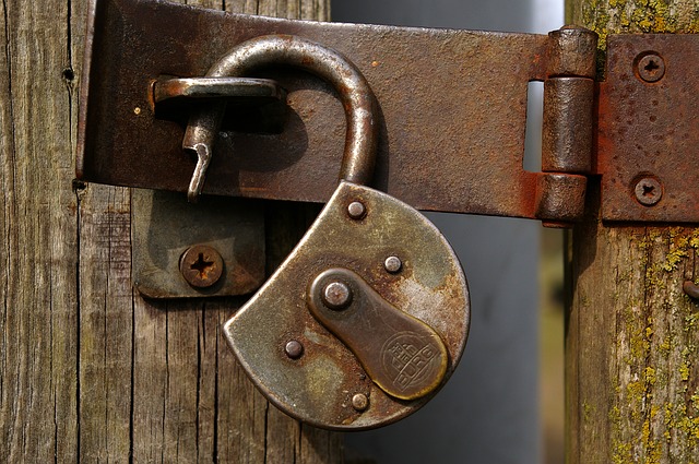 A padlock unlocked, symbolising the way using keywords unlocks an improved Google ranking.